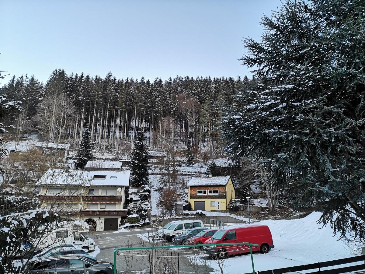 バイアースブロンFerien Am Waldアパートメント エクステリア 写真