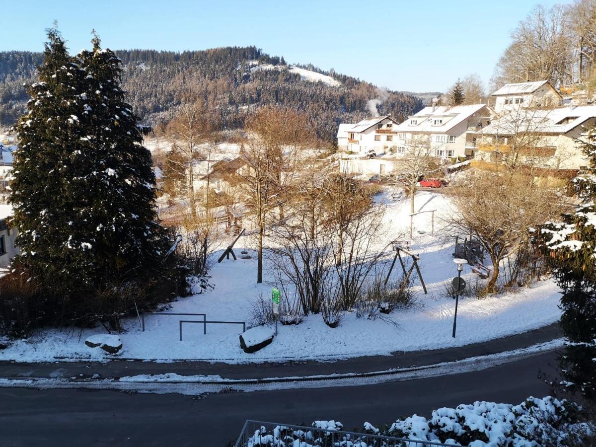 バイアースブロンFerien Am Waldアパートメント エクステリア 写真